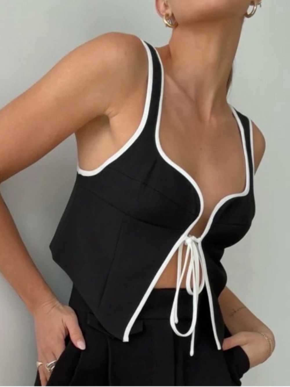 Rumored Black Contrast-Trim Tie-Front Crop Top